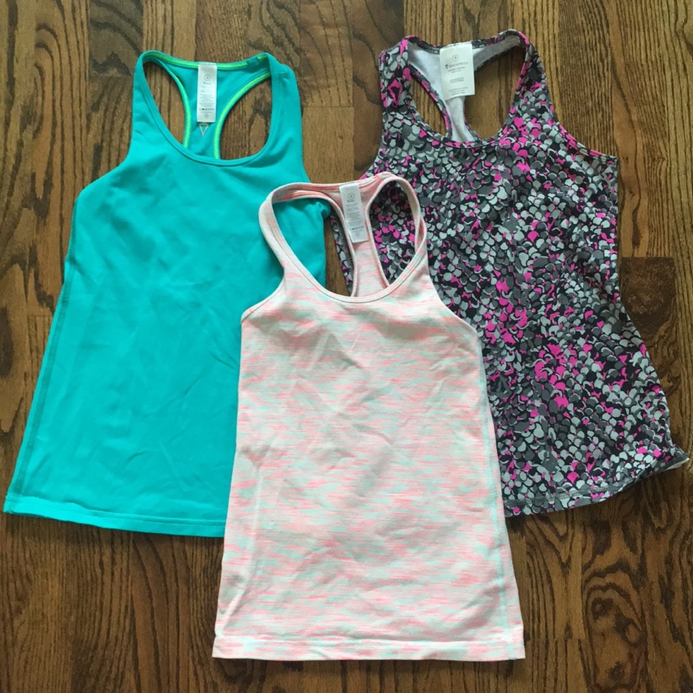 Set of 3 Ivivva tanks, sz 8.  Excellent